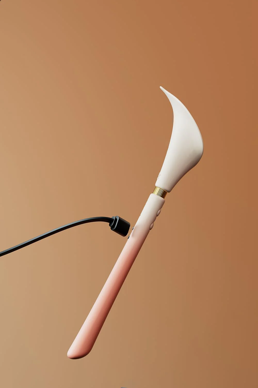 Calla Dual-Head Clit Licking & G-Spot Wand Vibrator - Image 4